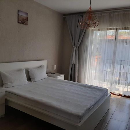 Casa Orhideea Hotel Костинещи Екстериор снимка
