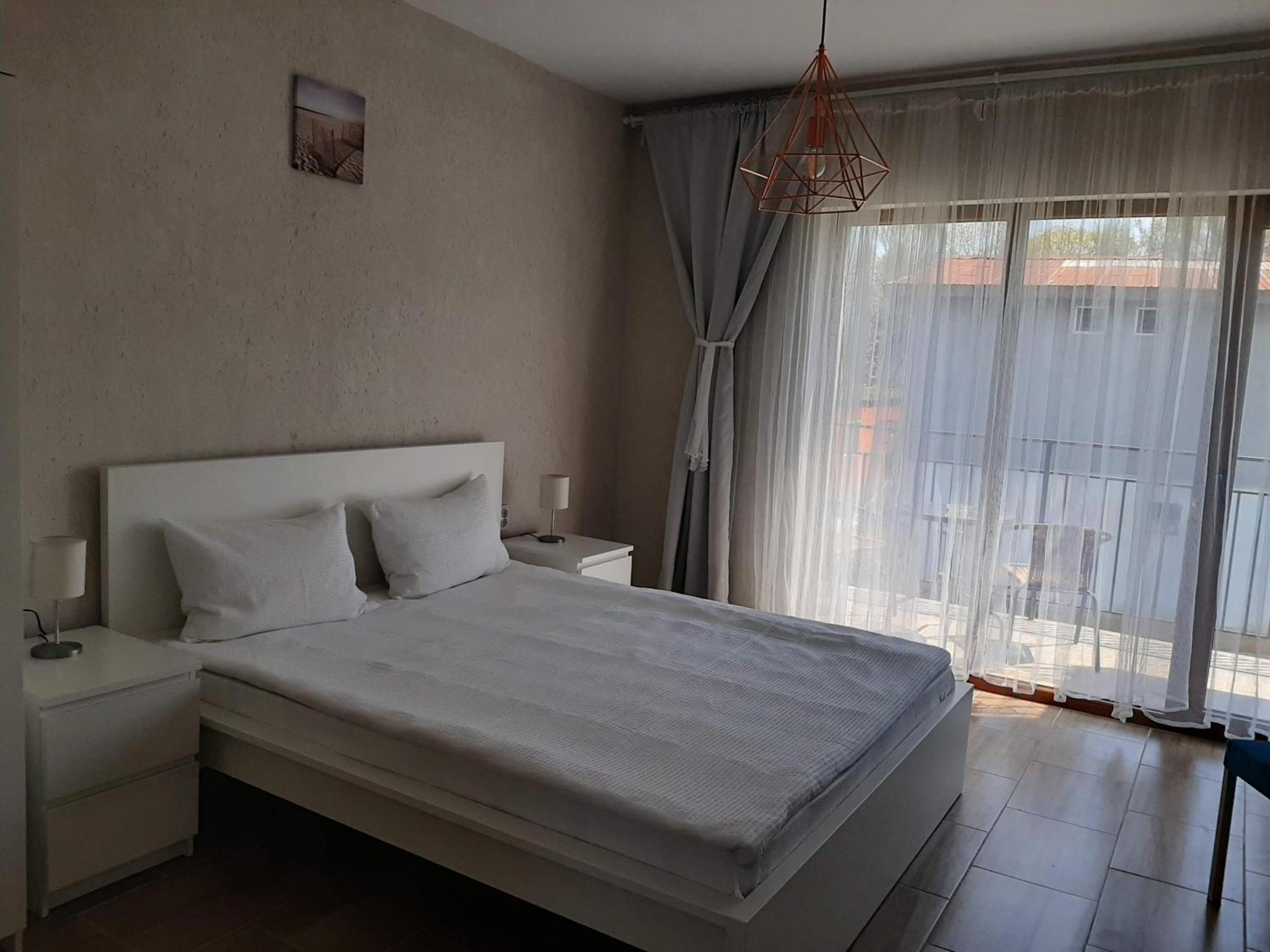 Casa Orhideea Hotel Костинещи Екстериор снимка